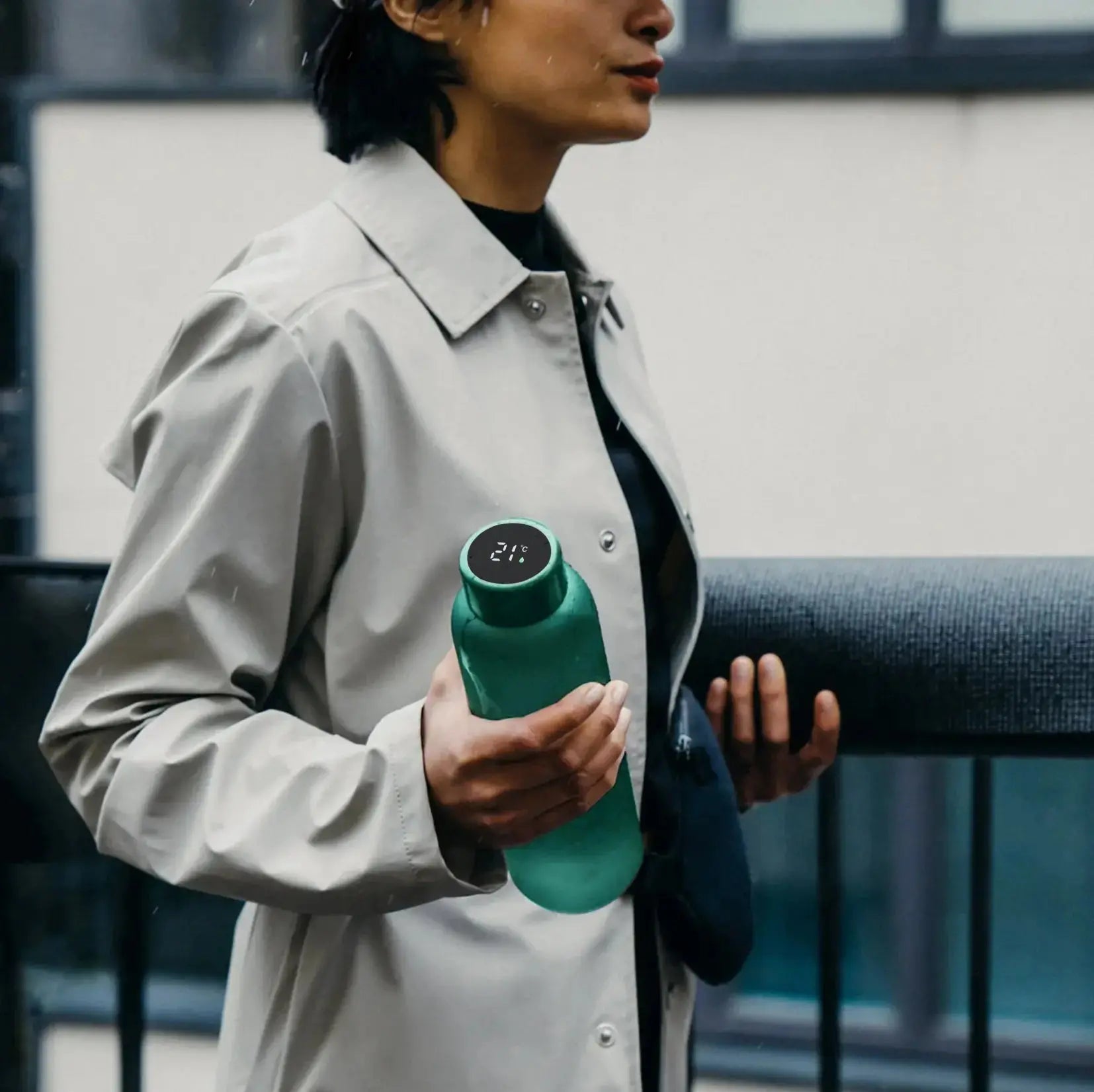 Thermos with temperature indicator